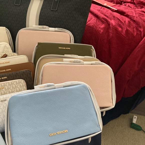 Hand To Hand - Picture 14 of 15